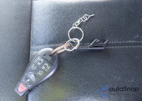 2015 Chrysler Town & Country Touring z USA, uszkodzony, nr VIN 2C4RC1BG7FR698443